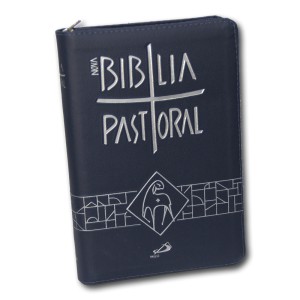 BI151535 - Nova Bíblia Pastoral Azul c/ Ziper - 22x15cm