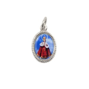 MD102565P20 - Medalha de Alumínio Oval Pequena Prata c/ 20un. Menino Jesus de Praga - 1,5x1cm