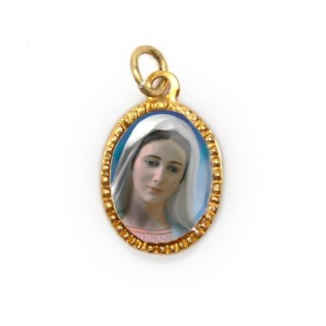 MD103071P10 - Medalha de Alumínio Oval Dourada c/ 10un. N. Sra. Rainha da Paz - 2X1,3cm