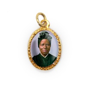 MD103100P10 - Medalha de Alumínio Oval Dourada c/ 10un. Santa Josefina Bakhita - 2X1,3cm