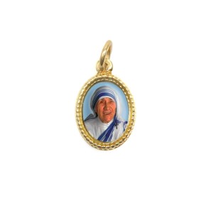 MD102002P20 - Medalha de Alumínio Oval Dourada c/ 20un. Madre Teresa de Caltutá - 1,5x1cm